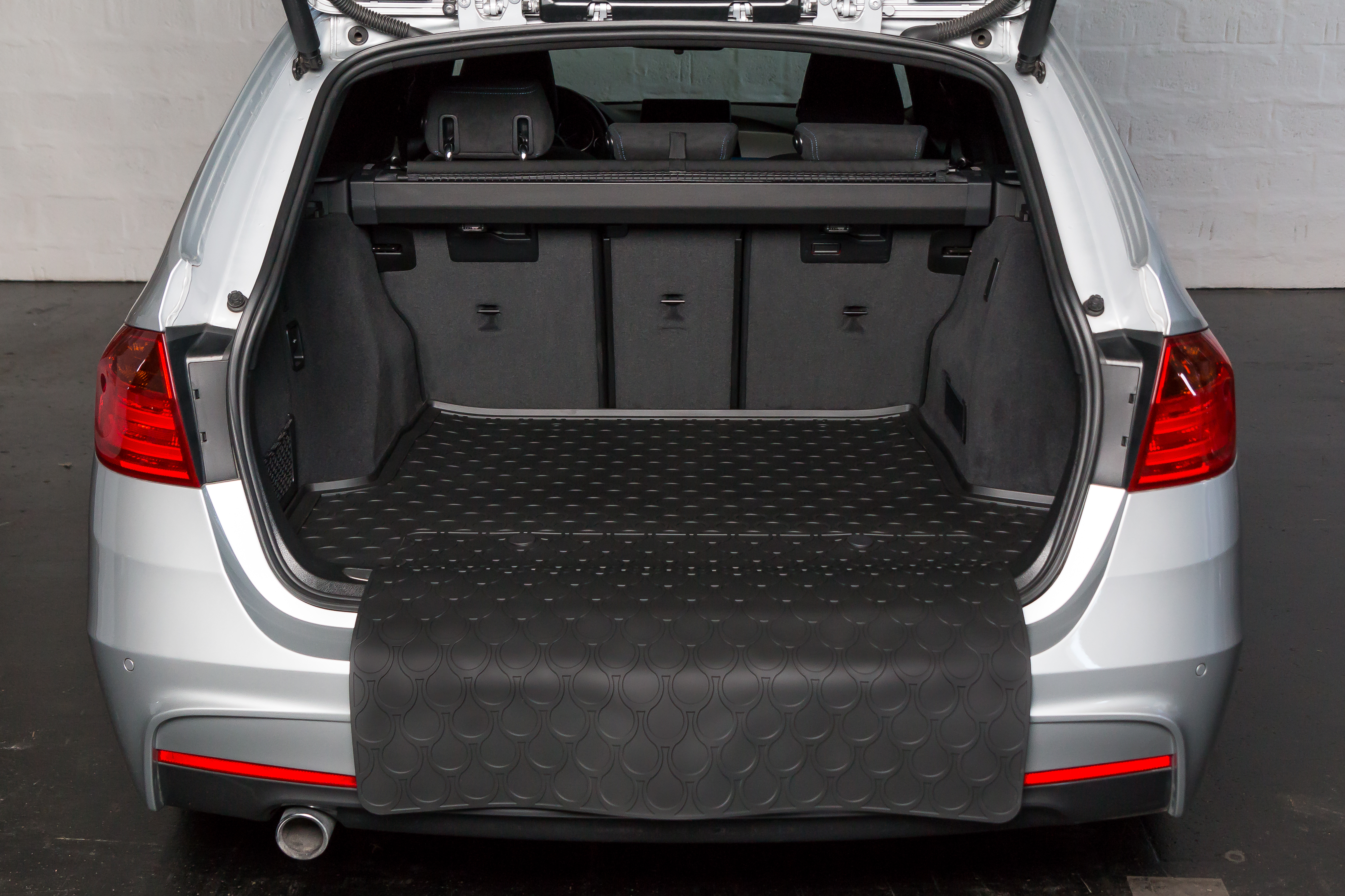 Design Kofferraumwanne passend für Audi Q5 und SQ5 8R BJ. 09.2008-10.2016  nicht für Hybrid Kofferraummatte passgenau mit erhöhtem Rand | Aroba