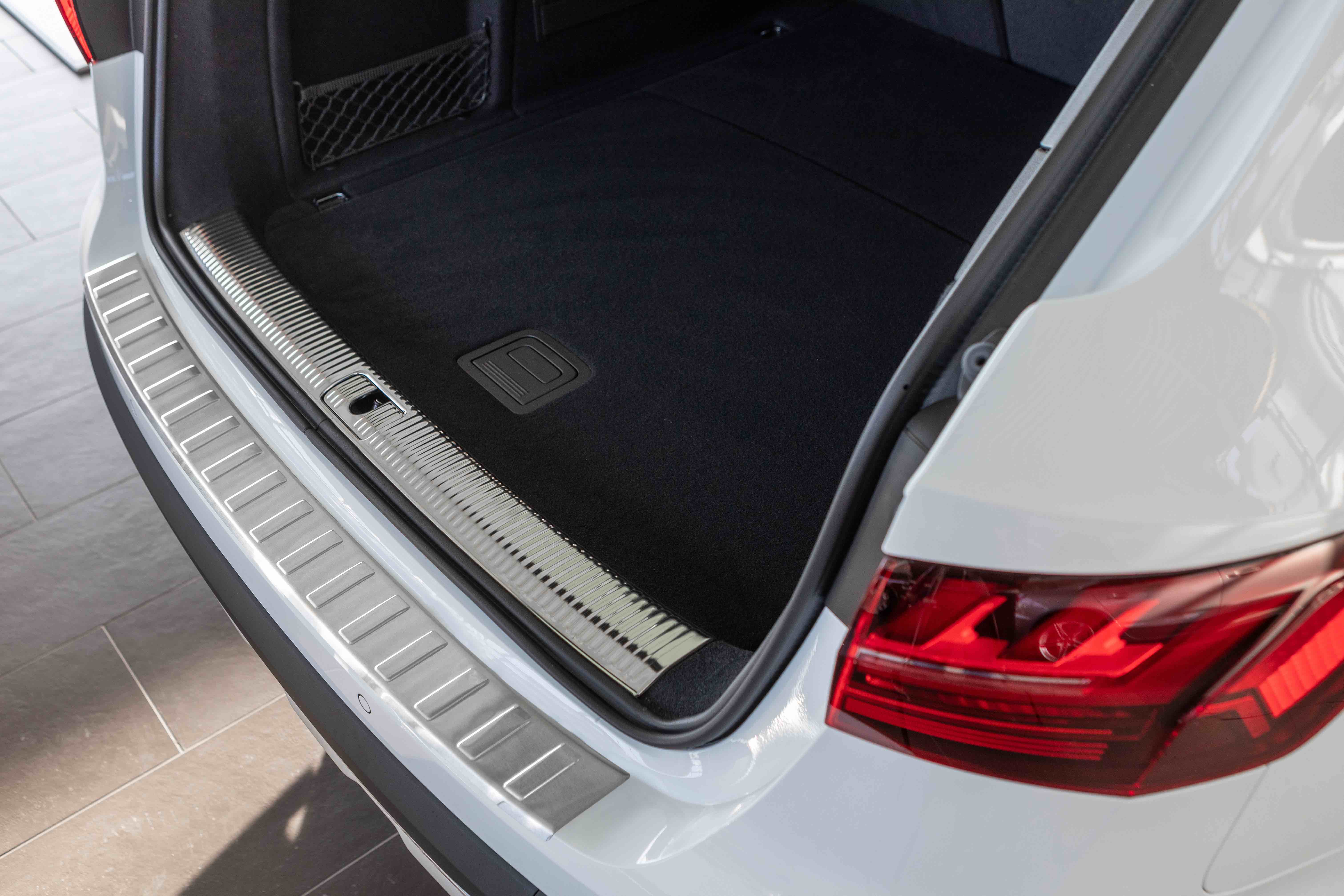 Avant (Kombi) kompatibel A4 Abkantung B9 Silber 10.2015> Edelstahl Farbe ab | Ladekantenschutz Audi BJ. mit Aroba Gebürstet passgenau mit