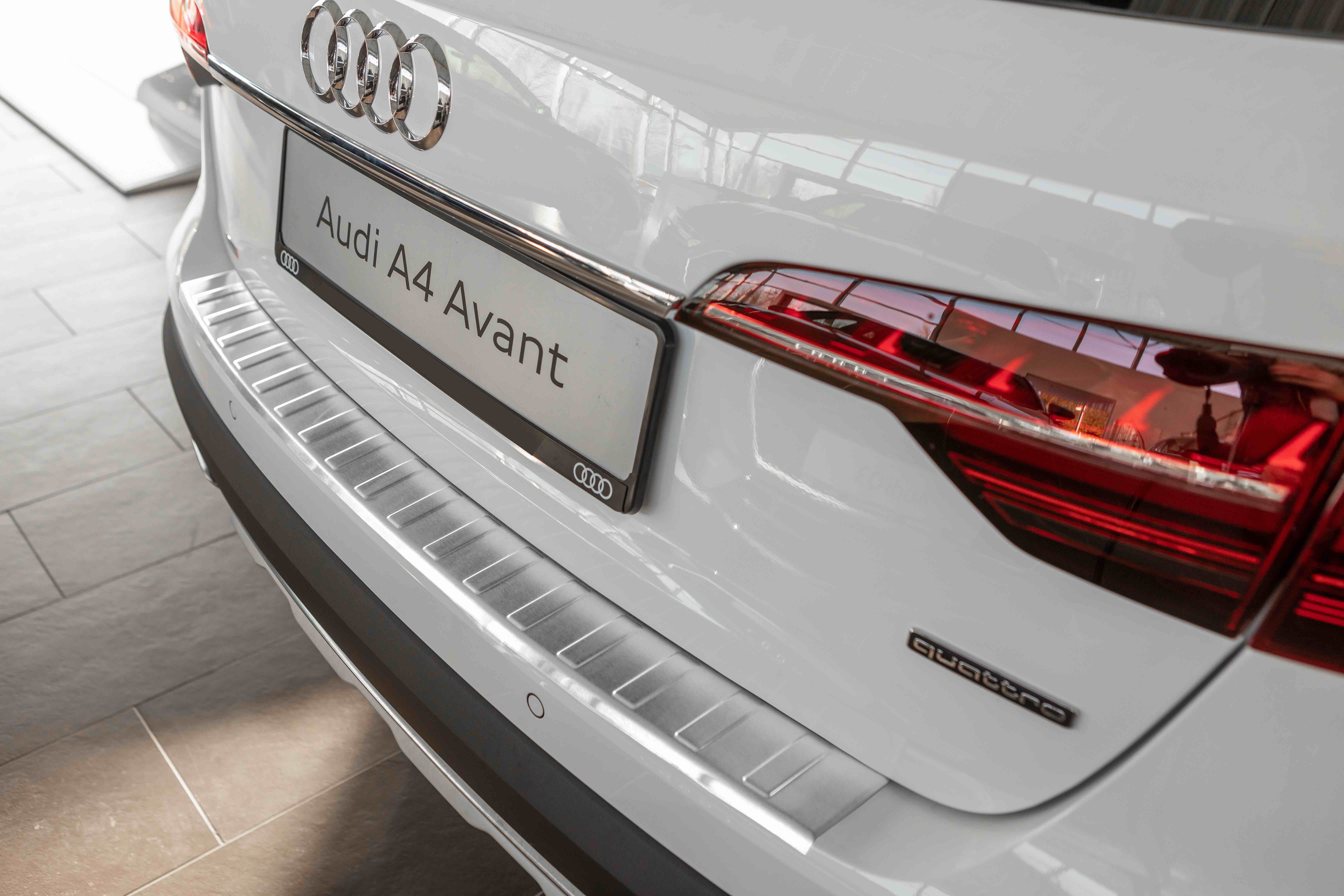 mit Silber Aroba Avant | passgenau mit (Kombi) Edelstahl 10.2015> Ladekantenschutz Audi Abkantung Farbe kompatibel ab BJ. B9 Gebürstet A4