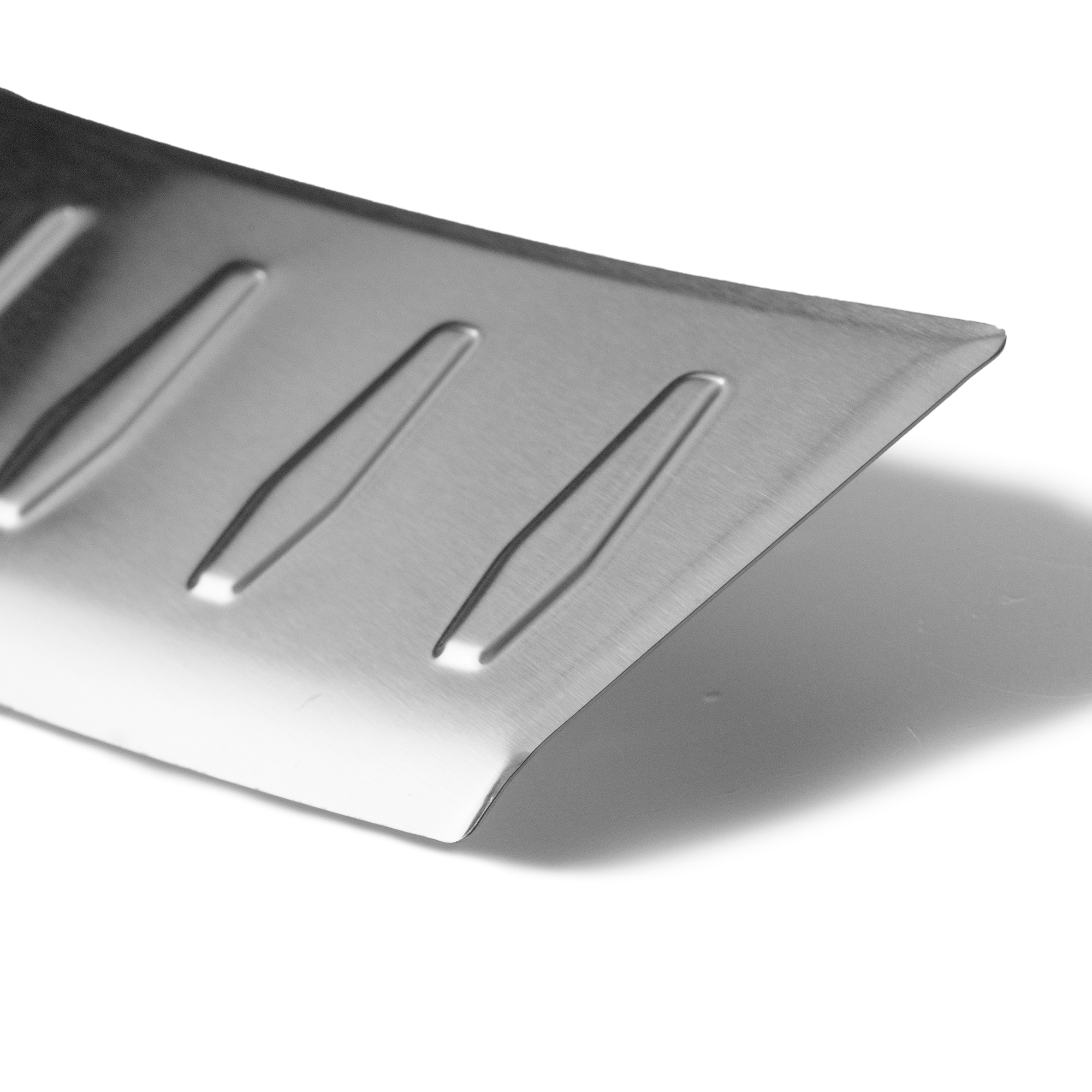 Edelstahl Gebürstet Ladekantenschutz kompatibel mit Seat Leon ST (Kombi),  Cupra ST, FR ST ab BJ. 10.2013 bis 03.2020 passgenau mit Abkantung Farbe  Silber