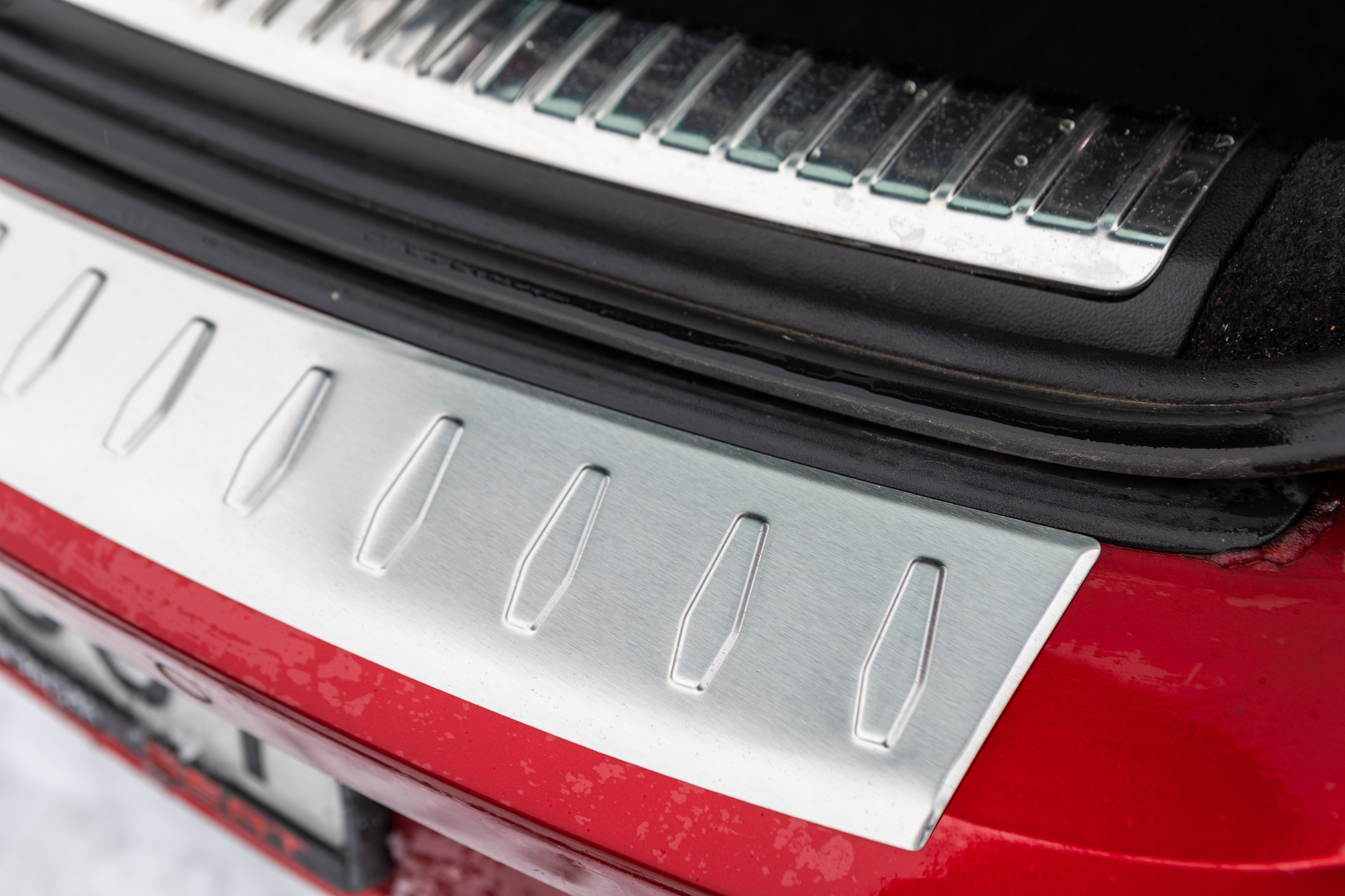 Edelstahl Gebürstet Ladekantenschutz kompatibel mit Seat Leon ST (Kombi),  Cupra ST, FR ST ab BJ. 10.2013 bis 03.2020 passgenau mit Abkantung Farbe  Silber