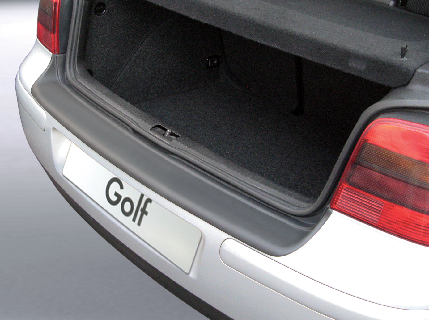 Ladekantenschutz mit Abkantung passend für Volkswagen Golf IV 3 & 5 Türer  VW (MK 4) ab BJ. 09.1997 bis 08.2003 ABS Farbe schwarz