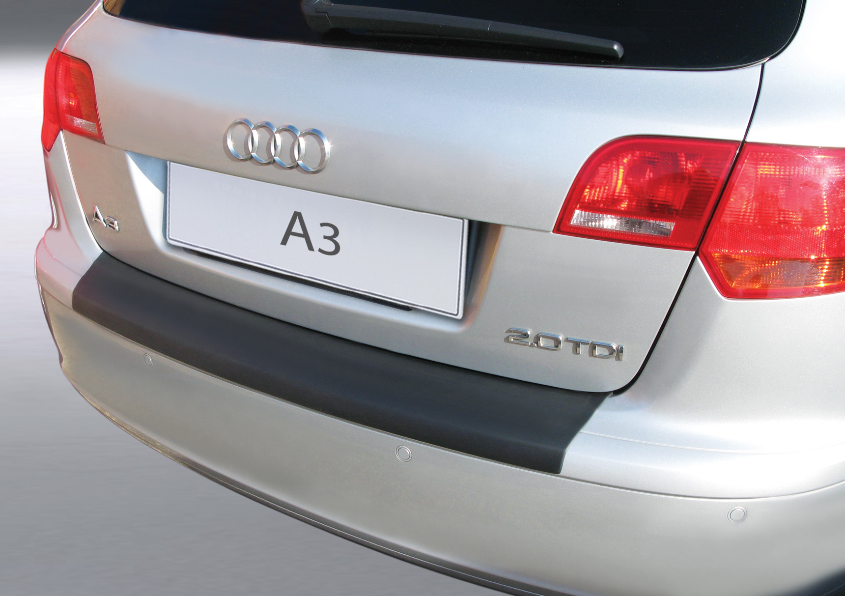 Ladekantenschutz mit Abkantung passend für Audi A3 Sportback 8PA (vor  Facelift) ab BJ. 08.2004 bis 05.2008 (nicht für S3) ABS Farbe schwarz |  Aroba