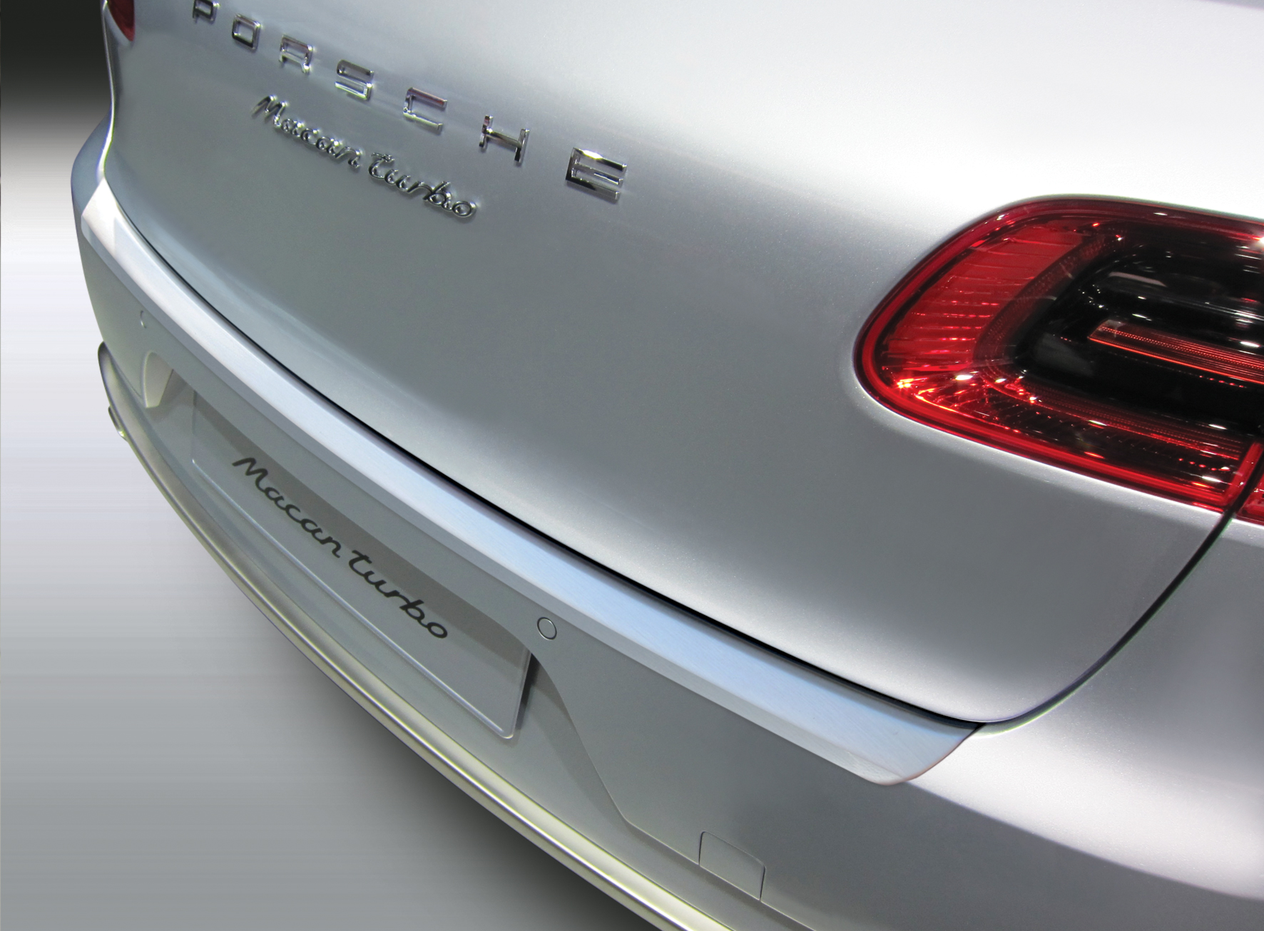 Ladekantenschutz mit Abkantung passend für Porsche Macan ab BJ. 04.2014 bis  08.2018 ABS Sonderfarbe Aluminium Gebürstet Optik | Aroba