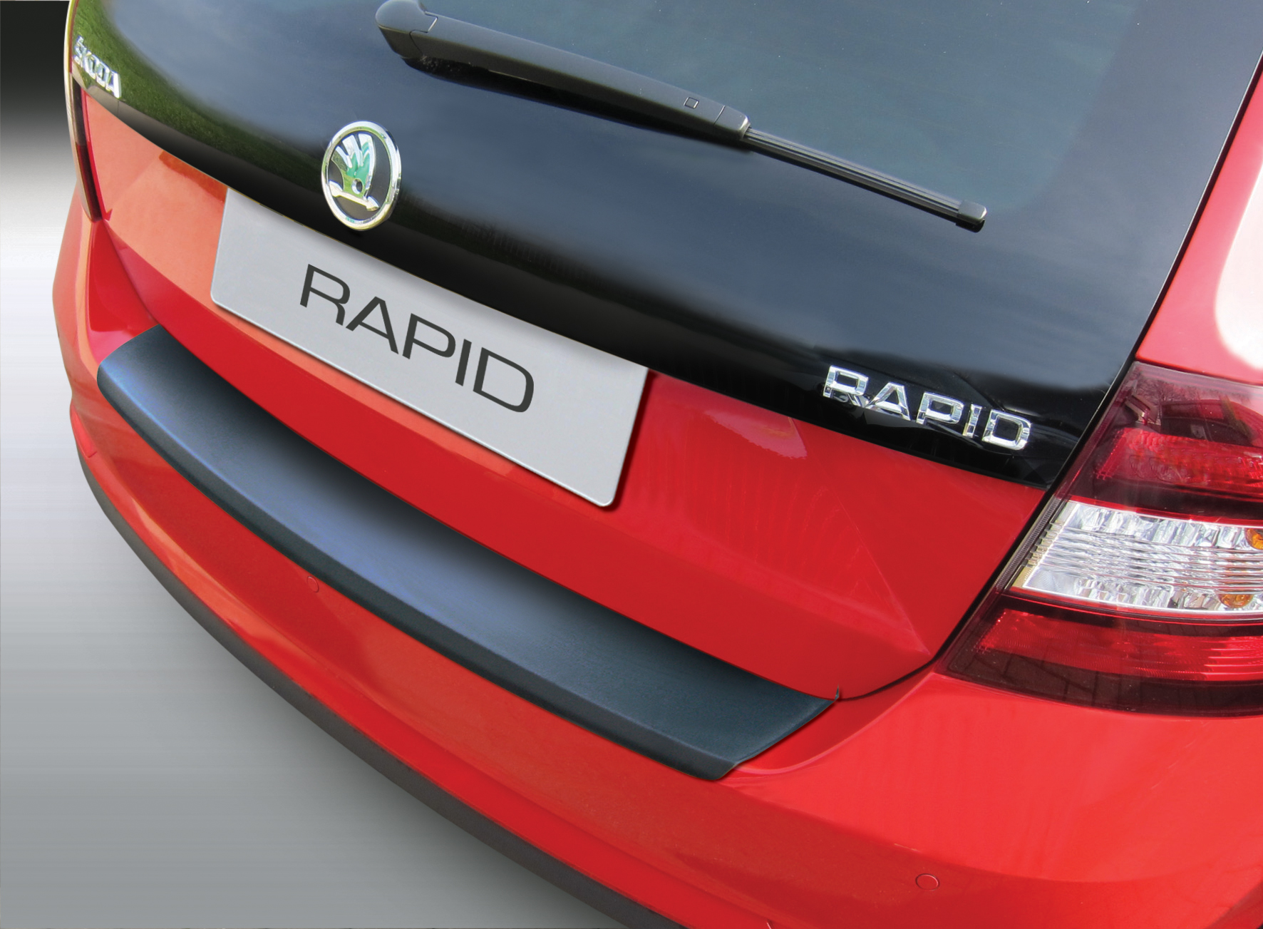 Ladekantenschutz mit Abkantung passend für SKODA RAPID SPACEBACK ab BJ.  10.2013> ABS Farbe schwarz