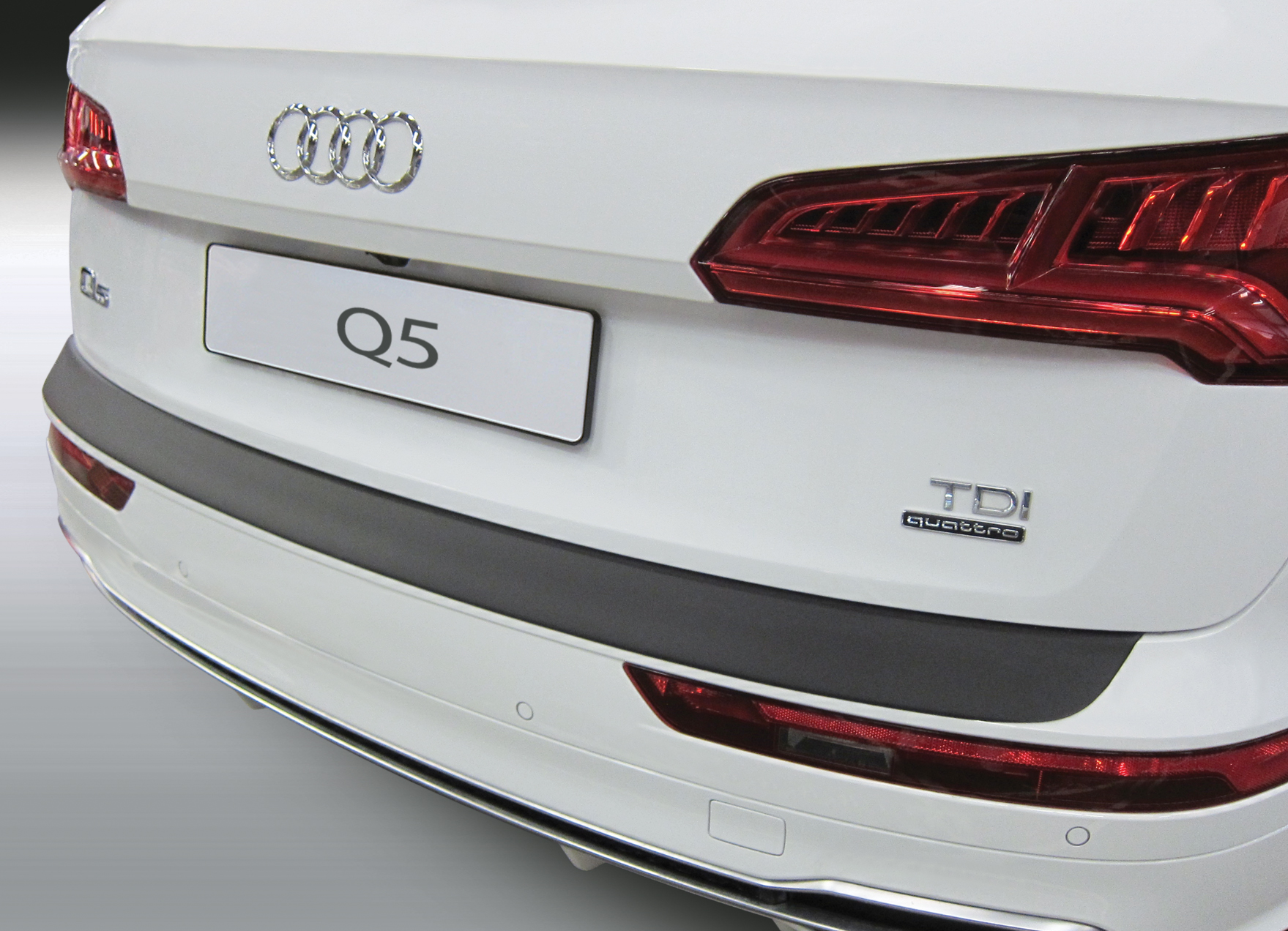 Ladekantenschutz mit Abkantung passend für Audi Q5 und SQ5 ab BJ. 10.2016>  ABS Farbe schwarz | Aroba