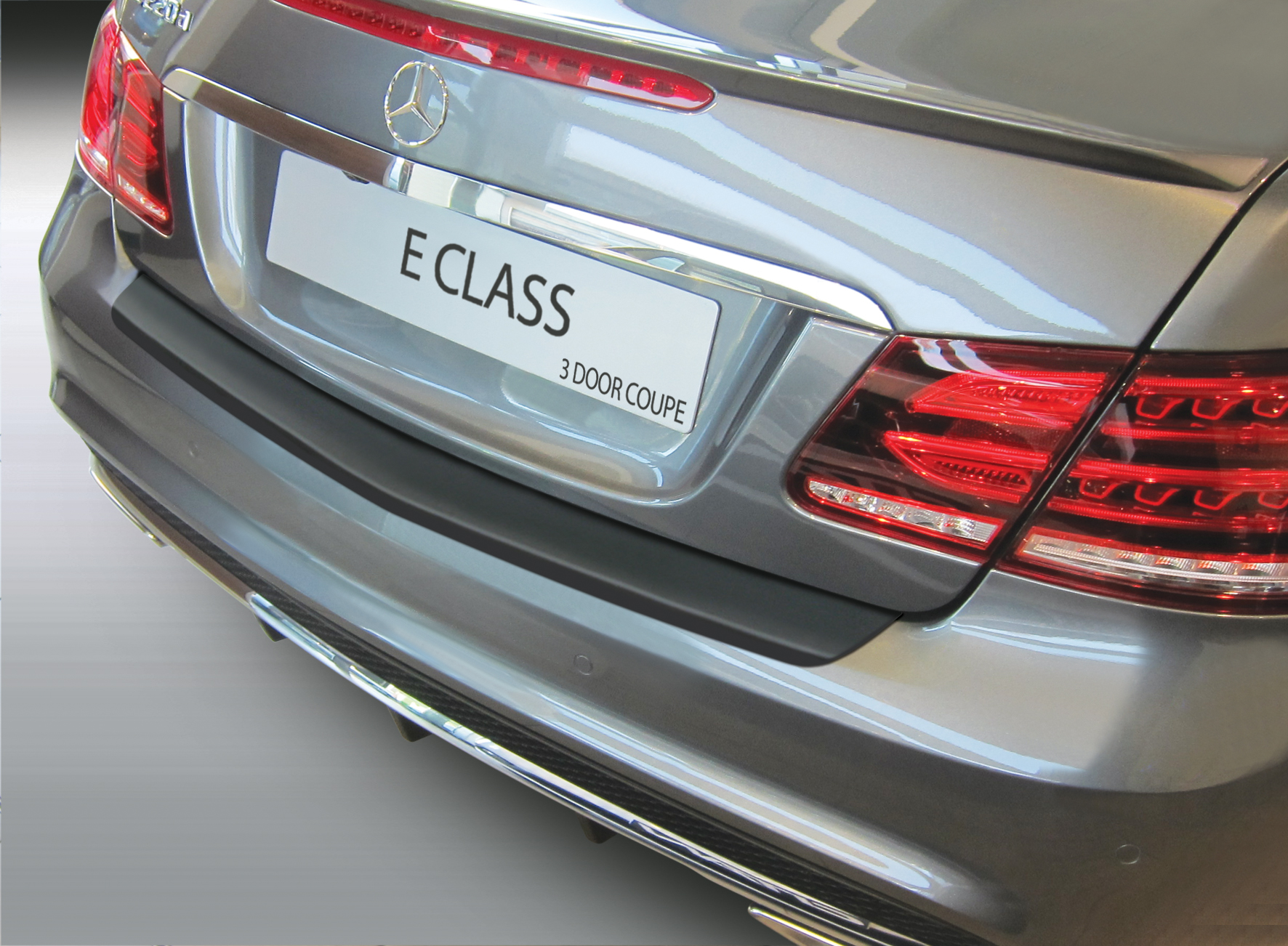 Ladekantenschutz mit Abkantung passend für Mercedes Benz E Klasse Coupe  (207) ab BJ. 05.2009 bis 12.2016 ABS Farbe schwarz | Aroba