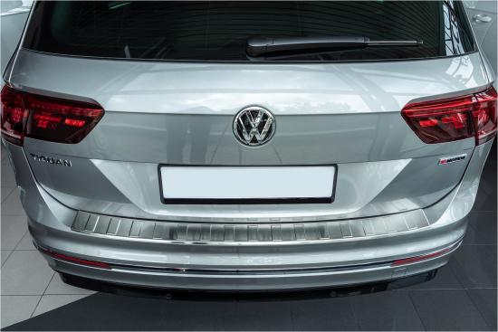 Edelstahl Gebürstet Ladekantenschutz kompatibel mit Volkswagen Tiguan ab  BJ. 04.2016> passgenau mit Abkantung Farbe Silber