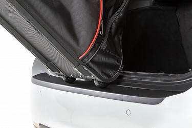 Ladekantenschutz passend für Kia EV3 ab BJ. 11.2024>  passgenau mit Abkantung ABS- Farbe schwarz