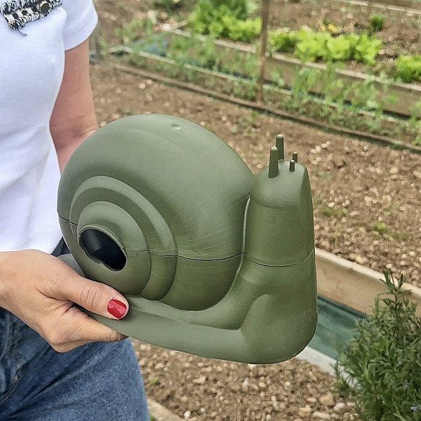 AROBA Dekorativer Schneckenfänger – Effektive Bierfalle Schneckenfalle ohne Chemie oder Gift Wiederverwendbar & Dekorativ – Natürlicher Schneckenschutz für Garten, Gemüsebeet & Blumen – aus recyceltem Kunststoff - Umweltfreundlich & Ökologi