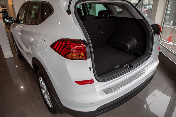 Edelstahl Ladekantenschutz passend für Hyundai Tucson (Facelift) BJ. 8.2018-11.2020 Stoßstangenschutz passgenau mit Abkantung V2A Hochglanz Poliert (CHROM)