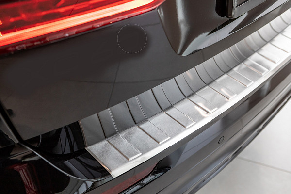 Stainless Steel Rear Bumper Protector Compatible With Volvo XC60 07.2017-> Rearguard, Tailored Fit Bumper Guard,  Loading Edge Protector- Colour Black Mirror Stainless Steel (Black Chrome)