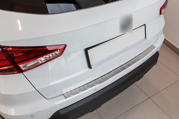Edelstahl Ladekantenschutz passend für Seat Arona ab BJ. 11.2017> Stoßstangenschutz passgenau mit Abkantung V2A Schwarz Spiegelglanz (Black Chrome)