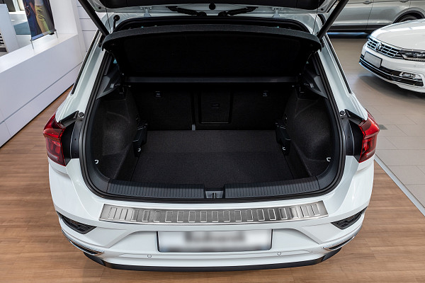 Edelstahl Ladekantenschutz passend für Volkswagen T-Roc ab BJ. 11.2017> Stoßstangenschutz passgenau mit Abkantung V2A Schwarz Spiegelglanz (Black Chrome)