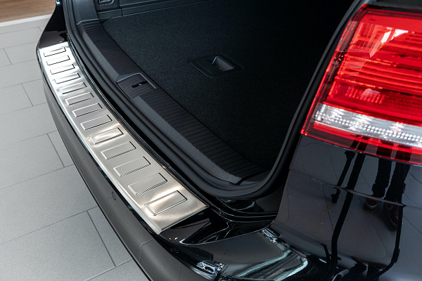 Edelstahl Ladekantenschutz passend für Volkswagen Passat Variant B8 (Kombi) BJ. 11.2014-11.2023 Stoßstangenschutz passgenau mit Abkantung V2A Hochglanz Poliert (CHROM)