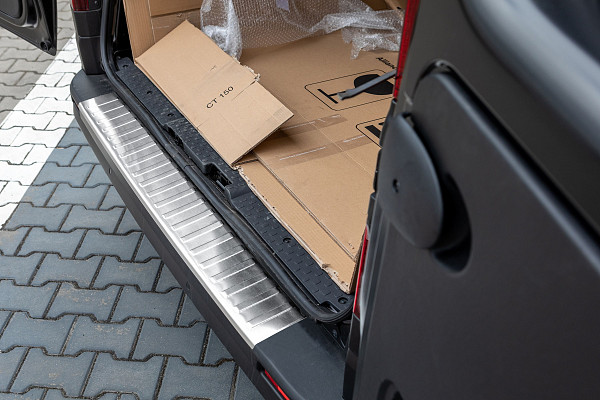 Edelstahl Ladekantenschutz passend für Renault Trafic BJ. 9.2014-6.2019 Stoßstangenschutz passgenau mit Abkantung V2A Anthrazit gebürstet