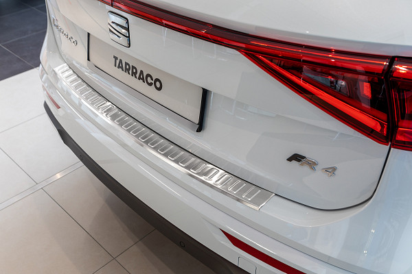 Zaščitna letvica zadnjega odbijača iz nerjavečega jekla kompatibilna za Seat Tarraco 01.2019-> natančno prilegajoča zaščita nakladalnega roba z globokim zaščitnim robom- barva krtačeno nerjaveče jeklo