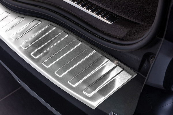 Edelstahl Ladekantenschutz passend für Renault Espace BJ. 4.2015-4.2023 Stoßstangenschutz passgenau mit Abkantung V2A Schwarz Spiegelglanz (Black Chrome)