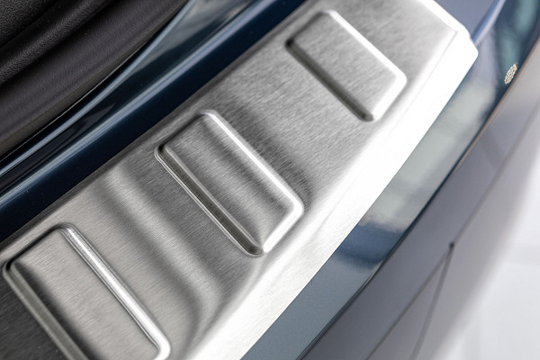 Edelstahl Ladekantenschutz passend für Volvo V90 ab BJ. 9.2016> Stoßstangenschutz passgenau mit Abkantung V2A Anthrazit gebürstet