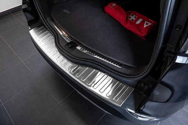 Zaštitna letva stražnjeg branika od nehrđajućeg čelika kompatibilna sa Renault Espace 04.2015-04.2023 precizno pristajanje s dubokim zaštitnim rubom- boja polirani nehrđajući čelik (Chrome)