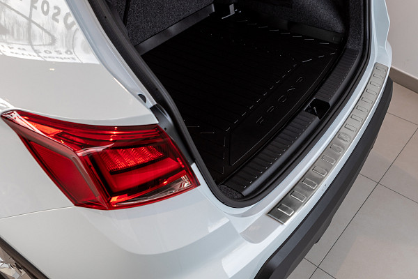 Edelstahl Ladekantenschutz passend für Seat Arona ab BJ. 11.2017> Stoßstangenschutz passgenau mit Abkantung V2A Gebürstet
