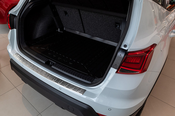 Edelstahl Ladekantenschutz passend für Seat Arona ab BJ. 11.2017> Stoßstangenschutz passgenau mit Abkantung V2A Schwarz Pulverbeschichtet
