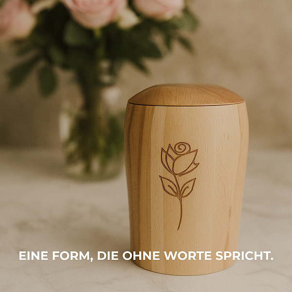 Handgefertigte Mini-Urne aus Buchenholz mit Rosen-Gravur – Erinnerungsurne – 10 cm hoch – Gedenkurne – Kleine Urne für Teilasche, Tierasche oder Erinnerungsstücke – Symbol für Liebe, Erinnerung & Würde