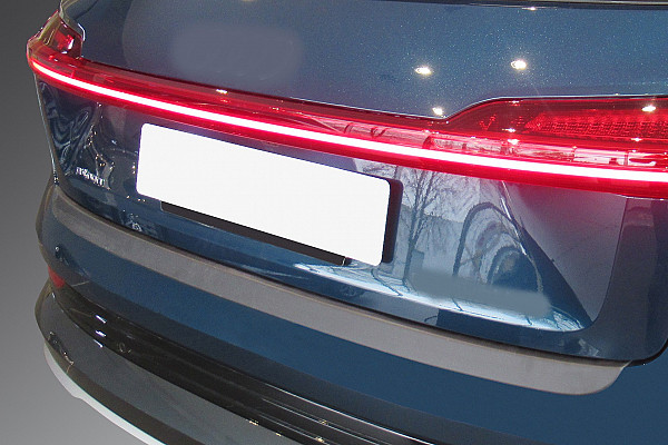 Zaščitna letvica zadnjega odbijača kompatibilna za Audi e-tron & Q8 etron 03.2019->  zaščita nakladalnega roba z globokim zaščitnim robom, ABS plastika- barva črna mat