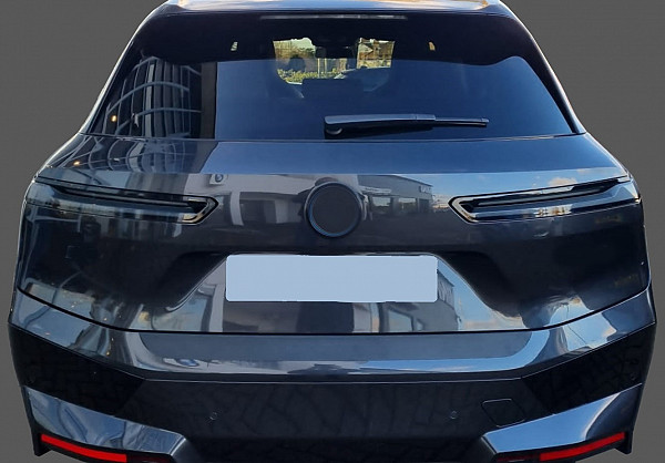 Ladekantenschutz passend für BMW iX mit M Sport ab BJ. 6.2022> nur für M Paket passgenau mit Abkantung ABS- Farbe schwarz