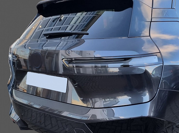 Ladekantenschutz passend für BMW iX mit M Sport ab BJ. 6.2022> nur für M Paket passgenau mit Abkantung ABS- Sonderfarbe Aluminium Gebürstet Optik