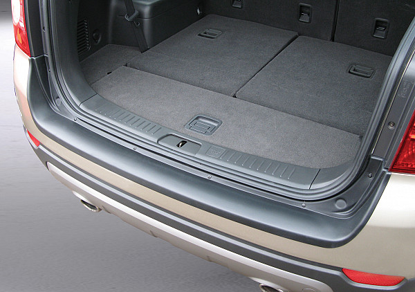 Ladekantenschutz passend für Chevrolet Captiva (vor Facelift) ab BJ. 9.2006-4.2013  passgenau mit Abkantung ABS- Farbe schwarz