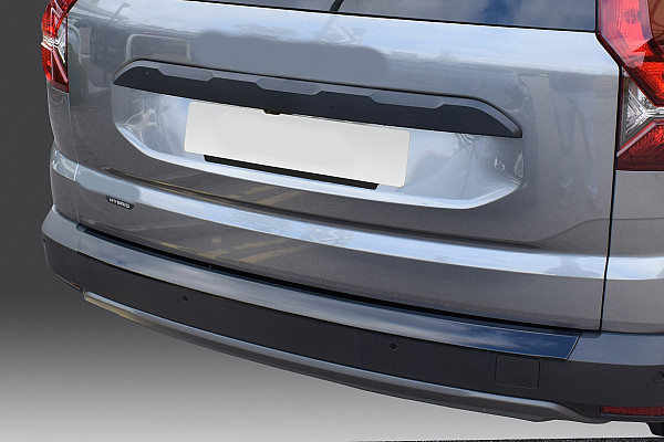Zaštitna letva stražnjeg branika pogodno za Dacia Jogger 03.2022->  precizno pristajanje s dubokim zaštitnim rubom, ABS plastika- posebna boja izgled karbonskih vlakana