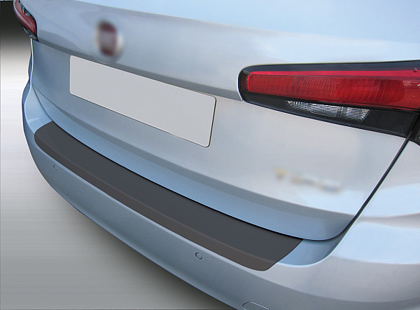 Zaštitna letva stražnjeg branika pogodno za Fiat Tipo Karavan 09.2016->  precizno pristajanje s dubokim zaštitnim rubom, ABS plastika- posebna boja izgled karbonskih vlakana
