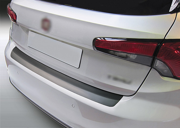 Zaščitna letvica zadnjega odbijača kompatibilna za Fiat Tipo Hatchback 09.2016->  zaščita nakladalnega roba z globokim zaščitnim robom, ABS plastika- posebna barva videz karbonskih vlaken