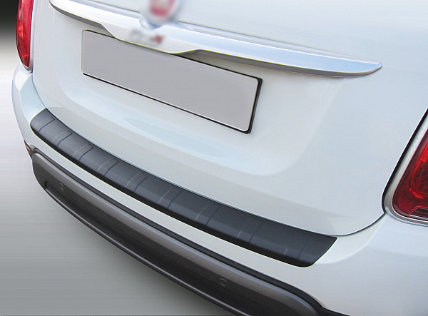 Zaštitna letva stražnjeg branika pogodno za Fiat 500X 02.2015-08.2018 Urban & Cross precizno pristajanje s dubokim zaštitnim rubom, ABS plastika- posebna boja izgled brušeni aluminij