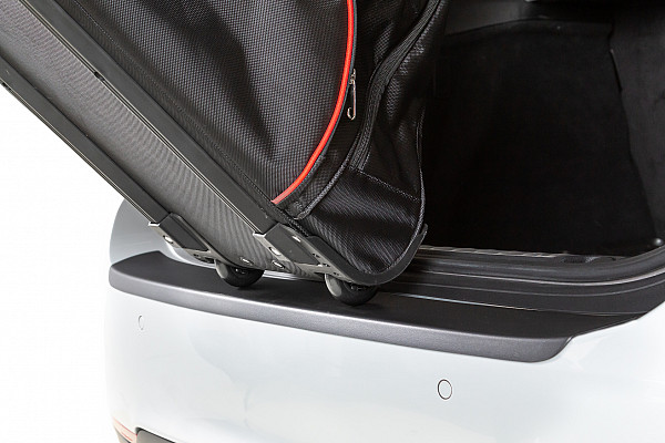 Zaštitna letva stražnjeg branika pogodno za Fiat 500X 02.2015-08.2018 Urban & Cross precizno pristajanje s dubokim zaštitnim rubom, ABS plastika- posebna boja izgled brušeni aluminij