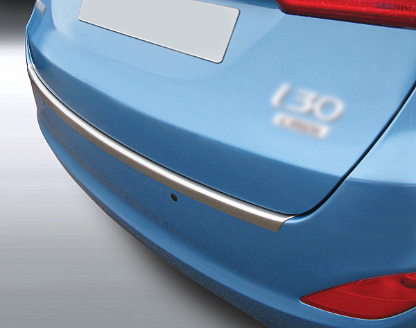Zaštitna letva stražnjeg branika pogodno za Hyundai i30 Karavan 09.2012-05.2017  precizno pristajanje s dubokim zaštitnim rubom, ABS plastika- posebna boja izgled brušeni aluminij
