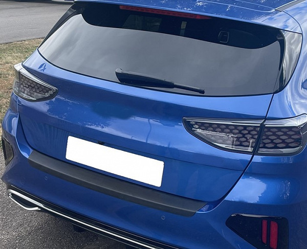 Ladekantenschutz passend für Kia Ceed Schrägheck ab BJ. 10.2021>  passgenau mit Abkantung ABS- Farbe schwarz