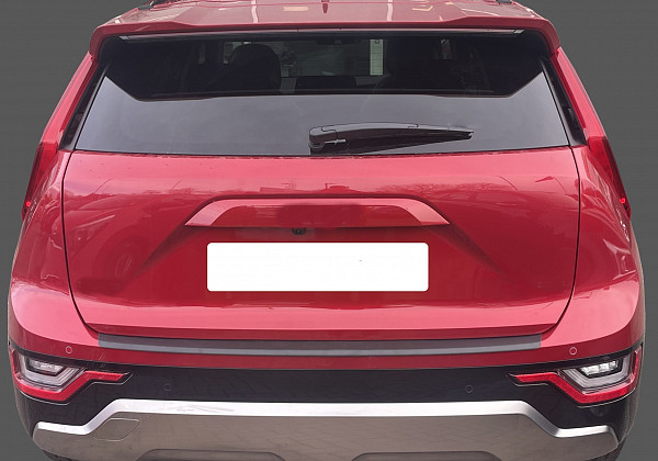 Ladekantenschutz passend für Kia Niro ab BJ. 6.2022>  passgenau mit Abkantung ABS- Farbe schwarz