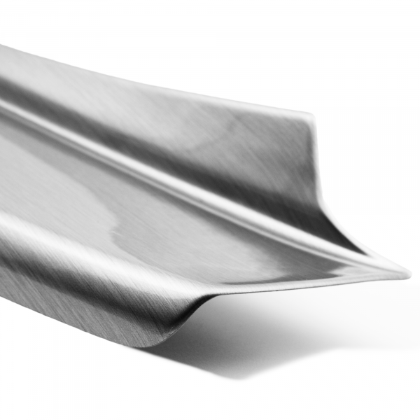 Ladekantenschutz passend für Mazda 6 Kombi ab BJ. 2.2013>  passgenau mit Abkantung ABS- Sonderfarbe Aluminium Gebürstet Optik