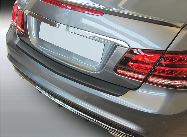 Zaštitna letva stražnjeg branika pogodno za Mercedes Benz Razred E Coupe 207 02.2009-12.2016  precizno pristajanje s dubokim zaštitnim rubom, ABS plastika- posebna boja srebrna