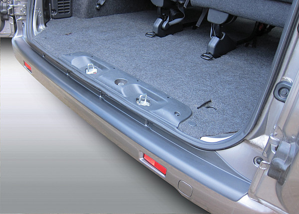 Ladekantenschutz passend für Nissan NV200 ab BJ. 5.2011-6.2019  passgenau mit Abkantung ABS- Farbe schwarz