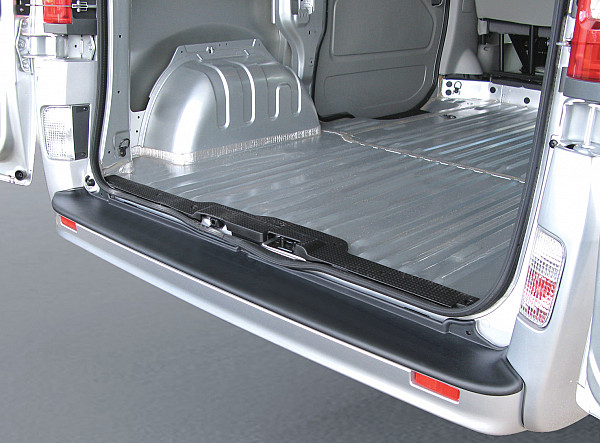 Ladekantenschutz passend für Nissan Primastar ab BJ. 9.2006-8.2014  passgenau mit Abkantung ABS- Farbe schwarz