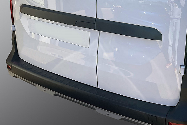 Zaštitna letva stražnjeg branika pogodno za Nissan Townstar 06.2022->  precizno pristajanje s dubokim zaštitnim rubom, ABS plastika- boja crna mat