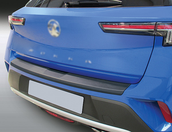 Ladekantenschutz passend für Opel Mokka und Mokka Electric ab BJ. 1.2021>  passgenau mit Abkantung ABS- Farbe schwarz