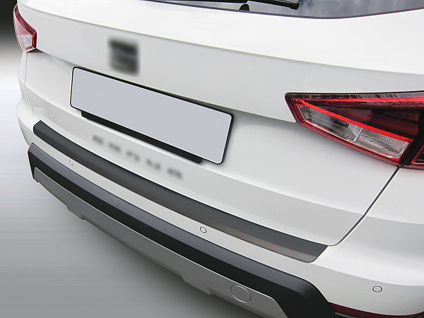 Zaštitna letva stražnjeg branika pogodno za Seat Arona 11.2017->  precizno pristajanje s dubokim zaštitnim rubom, ABS plastika- posebna boja izgled brušeni aluminij