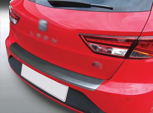 Ladekantenschutz passend für Seat Leon ST Kombi ab BJ. 11.2013-12.2016 auch für X-Perience, FR, Cupra passgenau mit Abkantung ABS- Farbe schwarz