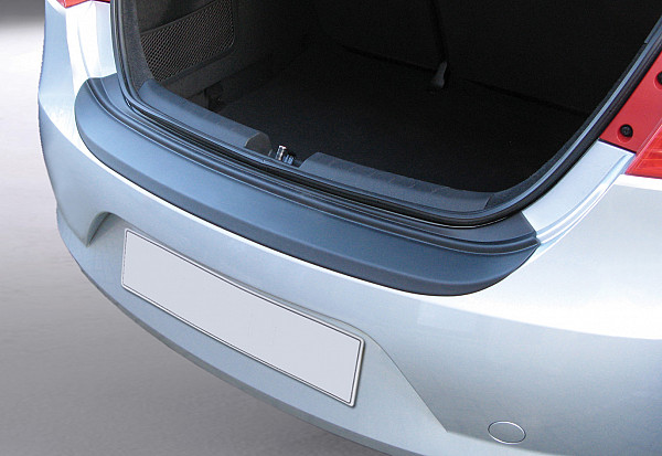 Zaštitna letva stražnjeg branika pogodno za Seat Leon 03.2005-03.2009  precizno pristajanje s dubokim zaštitnim rubom, ABS plastika- posebna boja srebrna