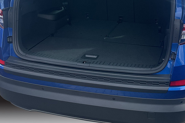 Zaštitna letva stražnjeg branika pogodno za Skoda Kodiaq BJ.07.2021-04.2023  precizno pristajanje s dubokim zaštitnim rubom, ABS plastika- posebna boja izgled brušeni aluminij