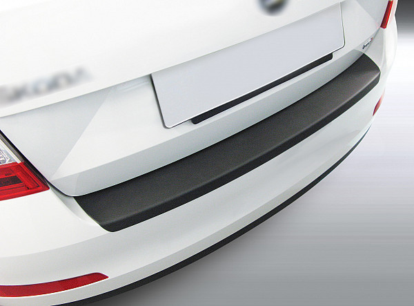 Zaščitna letvica zadnjega odbijača kompatibilna za Skoda Octavia III Limuzina 02.2013-04.2017 tudi za RS zaščita nakladalnega roba z globokim zaščitnim robom, ABS plastika- barva črna mat